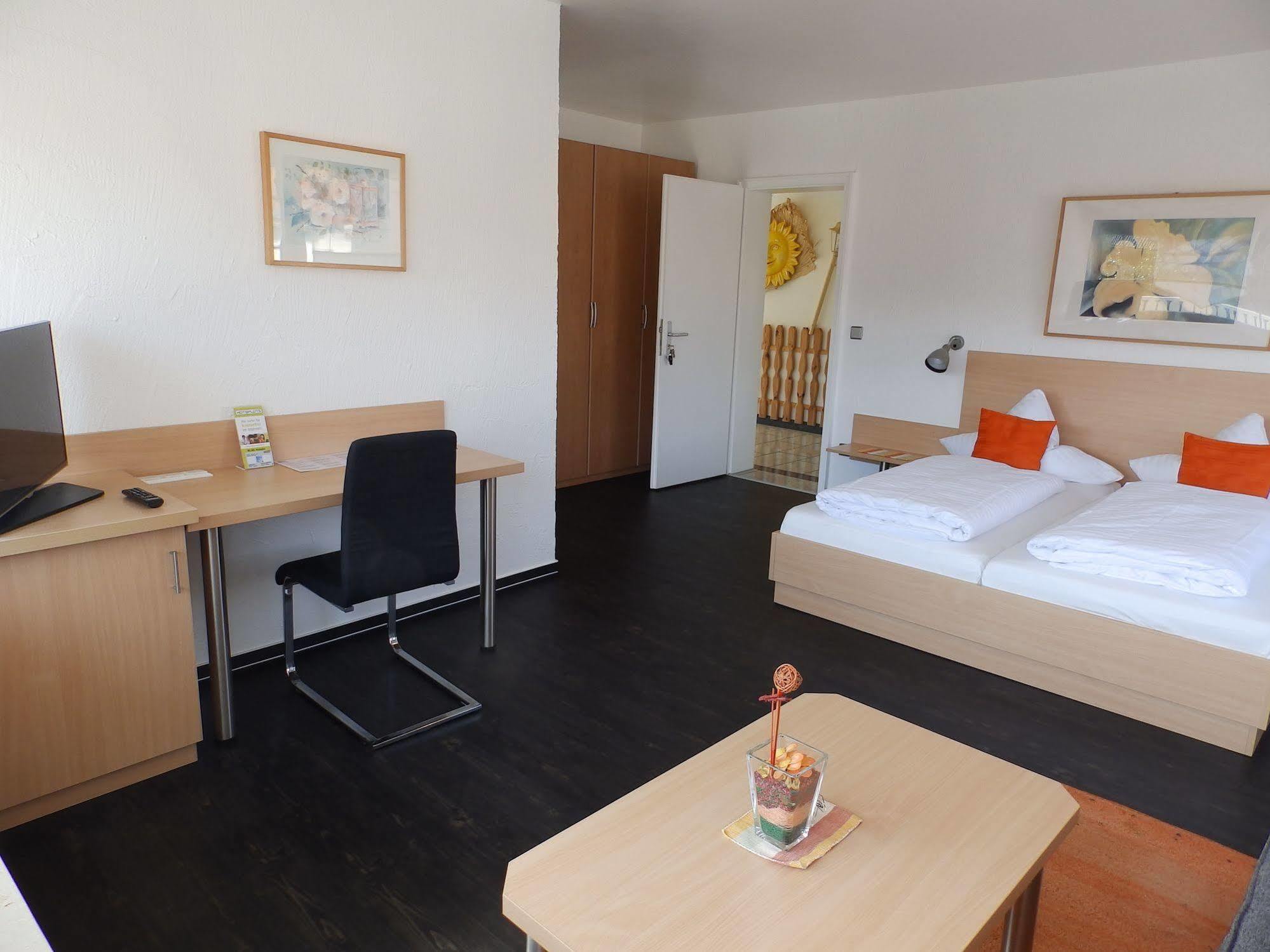 H41 Inn Hotel Garni Freiburg (Adults Only) Gundelfingen  Kültér fotó