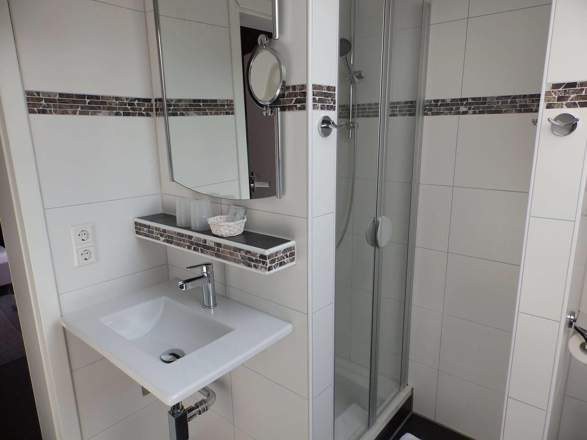 H41 Inn Hotel Garni Freiburg (Adults Only) Gundelfingen  Kültér fotó